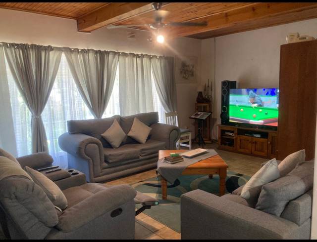 4 BEDROOM HOUSE FOR SALE IN PROTEA PARK
